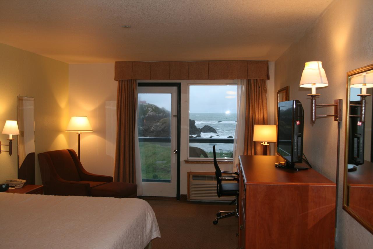 Oceanfront Lodge Кресънт Сити Екстериор снимка