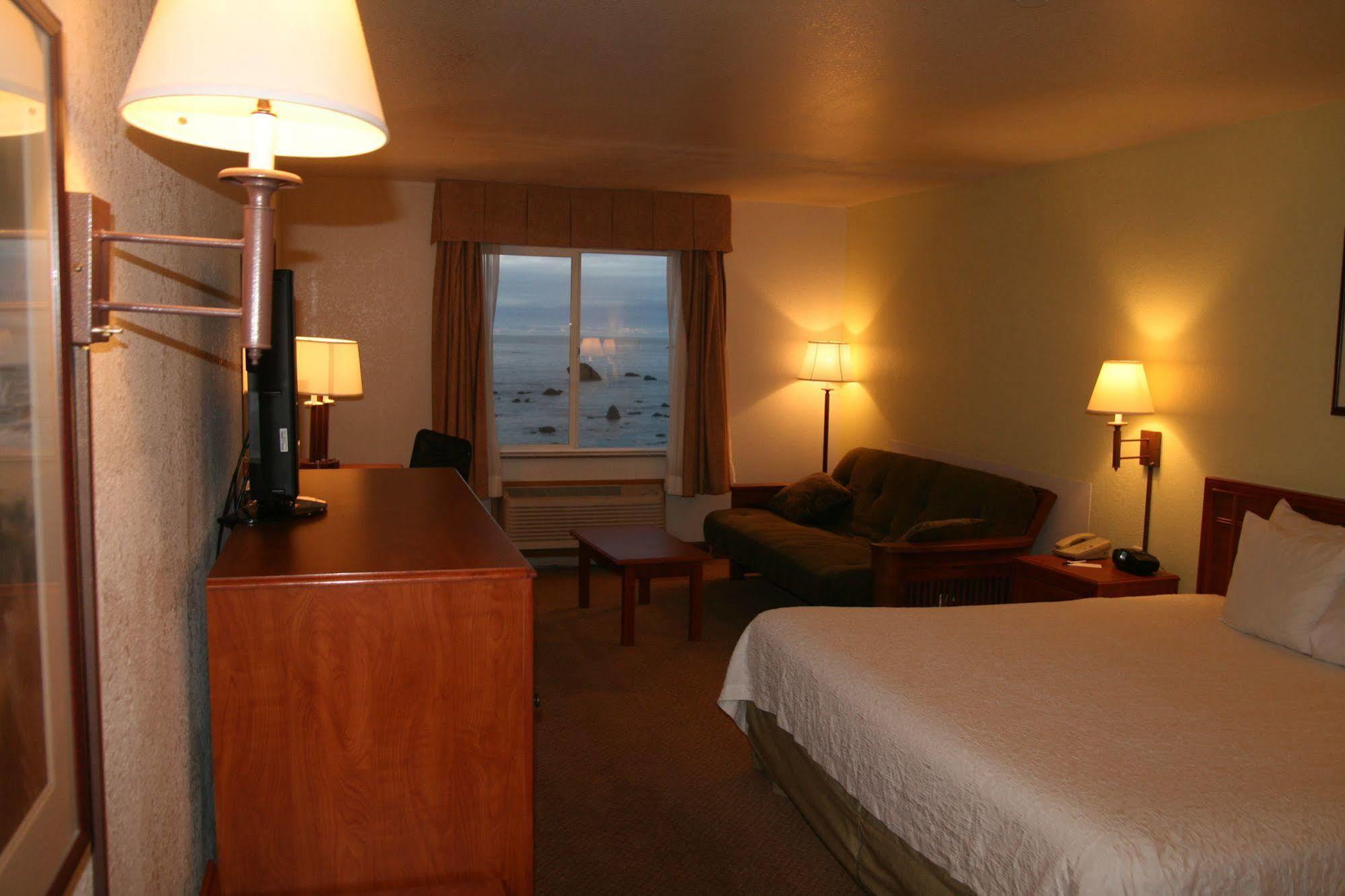 Oceanfront Lodge Кресънт Сити Екстериор снимка