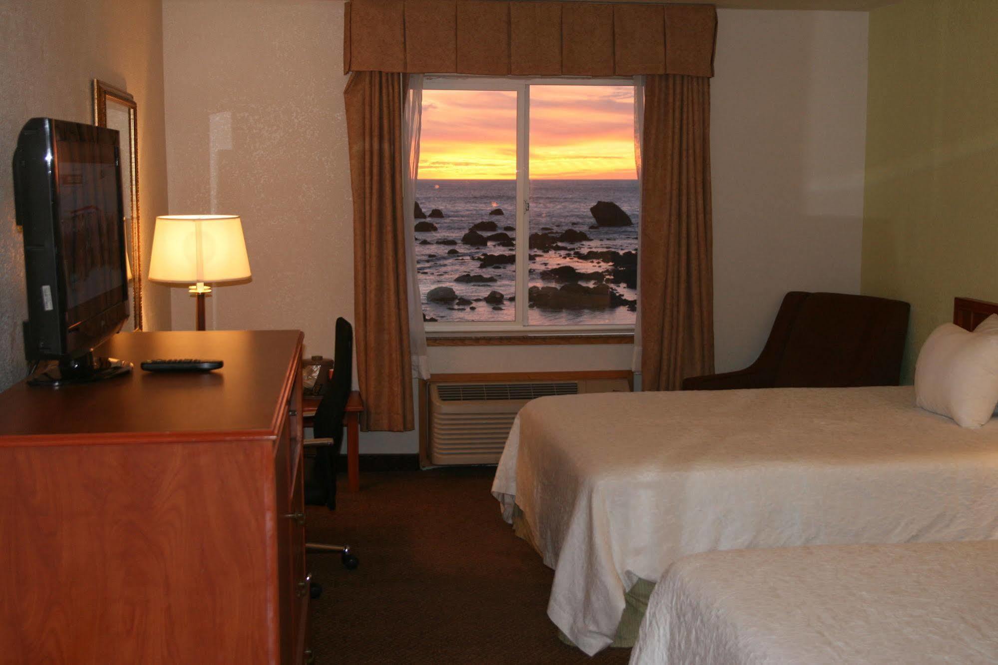 Oceanfront Lodge Кресънт Сити Екстериор снимка